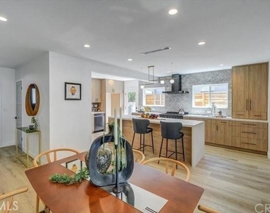 10811 Floralita Avenue - Photo Thumbnail 7