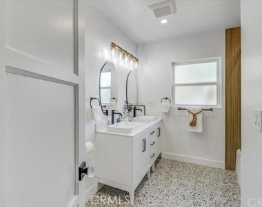 10811 Floralita Avenue - Photo Thumbnail 15