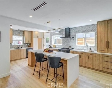 10811 Floralita Avenue - Photo Thumbnail 4
