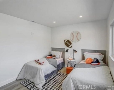 10811 Floralita Avenue - Photo Thumbnail 18