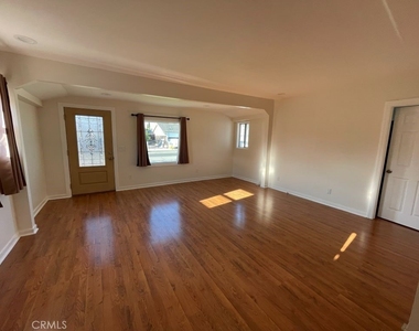 10122 Imperial Avenue - Photo Thumbnail 4