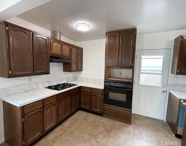 10122 Imperial Avenue - Photo Thumbnail 7