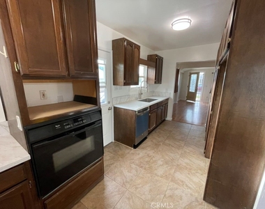 10122 Imperial Avenue - Photo Thumbnail 8