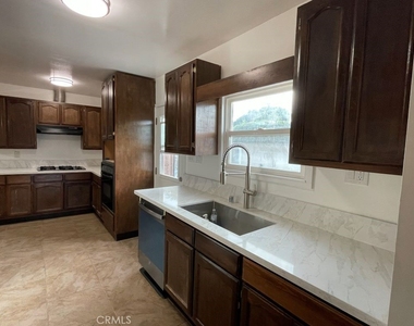 10122 Imperial Avenue - Photo Thumbnail 6