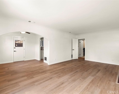 2083 Parnell Way - Photo Thumbnail 6
