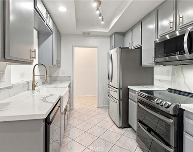14115 Moorpark - Photo Thumbnail 3