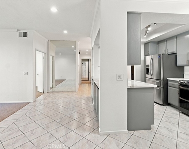 14115 Moorpark - Photo Thumbnail 18