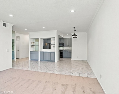 14115 Moorpark - Photo Thumbnail 7