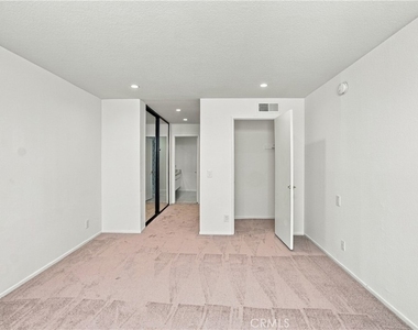 14115 Moorpark - Photo Thumbnail 10