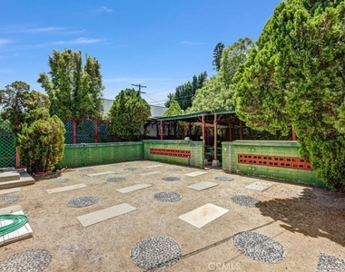 6217 Farmdale Avenue - Photo Thumbnail 24