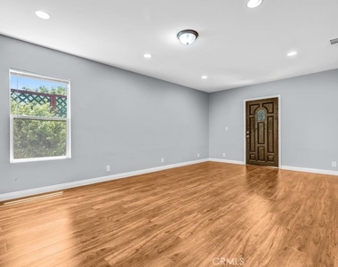 6217 Farmdale Avenue - Photo Thumbnail 17