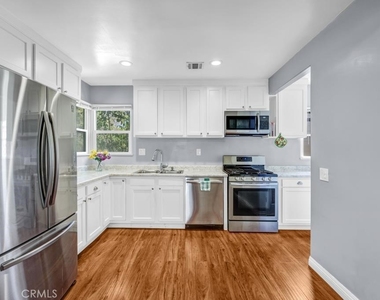6217 Farmdale Avenue - Photo Thumbnail 4