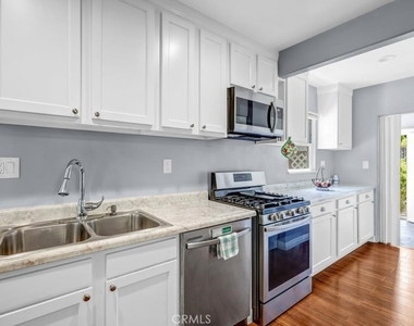 6217 Farmdale Avenue - Photo Thumbnail 6
