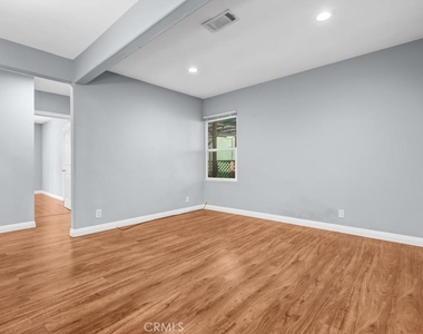 6217 Farmdale Avenue - Photo Thumbnail 8