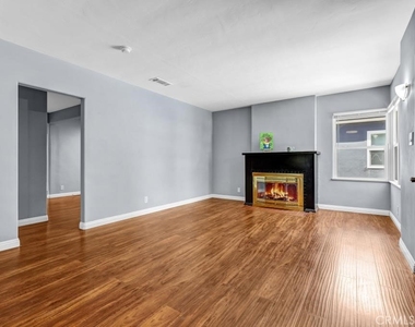 6217 Farmdale Avenue - Photo Thumbnail 2