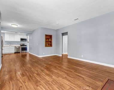 6217 Farmdale Avenue - Photo Thumbnail 3