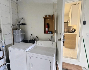 905 Pine St - Photo Thumbnail 11