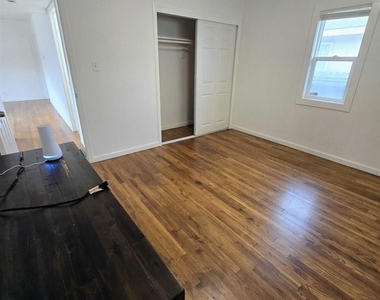 905 Pine St - Photo Thumbnail 6