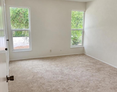 651 Moraga Rd - Photo Thumbnail 4
