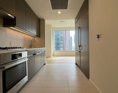 889 Francisco Street - Photo Thumbnail 8
