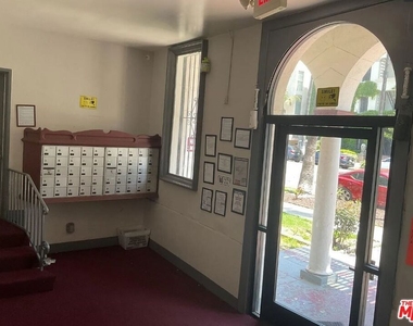 537 S Kenmore Avenue - Photo Thumbnail 5