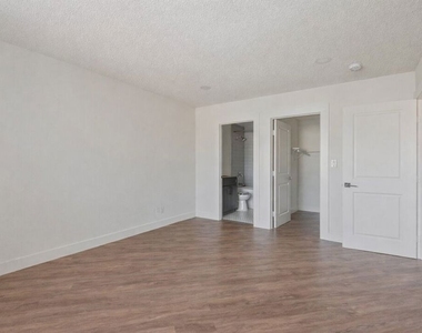 310 S Kenmore Avenue - Photo Thumbnail 3