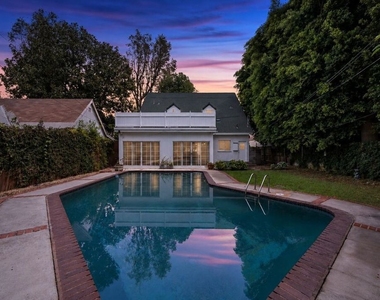 4309 Gentry Avenue - Photo Thumbnail 2