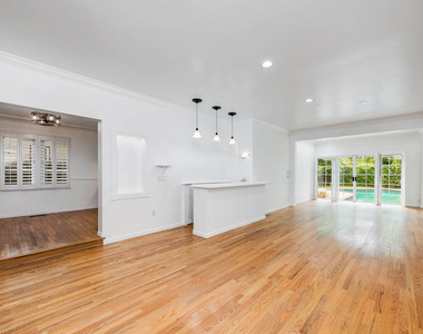 4309 Gentry Avenue - Photo Thumbnail 14