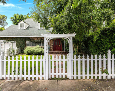 4309 Gentry Avenue - Photo Thumbnail 6