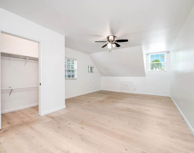 4309 Gentry Avenue - Photo Thumbnail 38