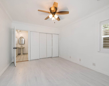 4309 Gentry Avenue - Photo Thumbnail 25