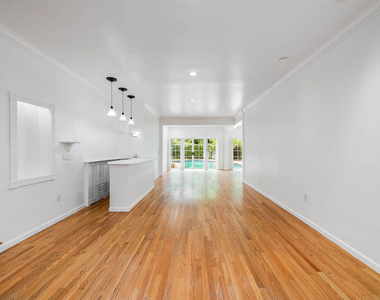 4309 Gentry Avenue - Photo Thumbnail 13