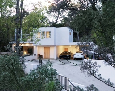 2690 Zorada Drive - Photo Thumbnail 2