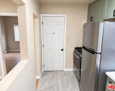 5966 1/2 Benner St - Photo Thumbnail 11