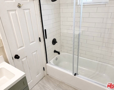 5966 1/2 Benner St - Photo Thumbnail 18