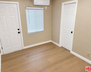 5966 1/2 Benner St - Photo Thumbnail 14