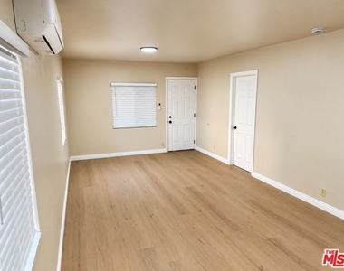 5966 1/2 Benner St - Photo Thumbnail 12