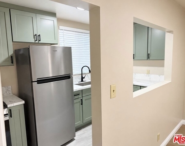 5966 1/2 Benner St - Photo Thumbnail 8