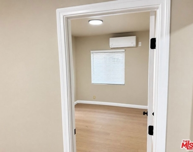 5966 1/2 Benner St - Photo Thumbnail 19