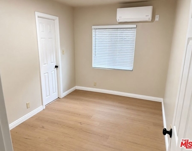 5966 1/2 Benner St - Photo Thumbnail 20