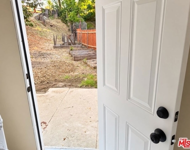 5966 1/2 Benner St - Photo Thumbnail 24
