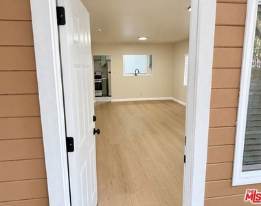 5966 1/2 Benner St - Photo Thumbnail 2