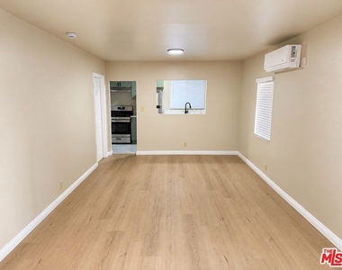 5966 1/2 Benner St - Photo Thumbnail 4