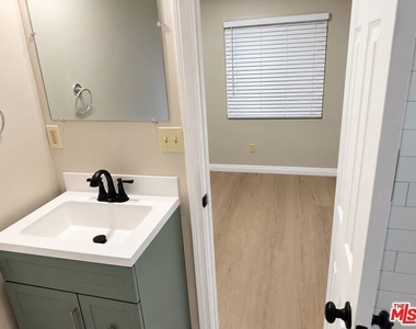 5966 1/2 Benner St - Photo Thumbnail 17