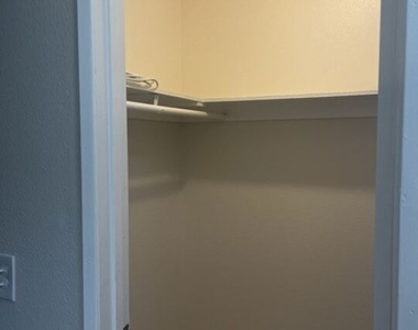 10540 Balboa Boulevard - Photo Thumbnail 7