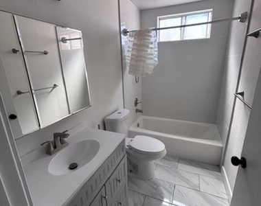 720 N Eucalyptus Avenue - Photo Thumbnail 13