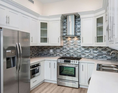 1237 S Holt Avenue - Photo Thumbnail 9