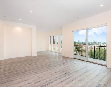 1237 S Holt Avenue - Photo Thumbnail 2