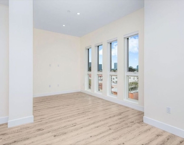 1237 S Holt Avenue - Photo Thumbnail 3