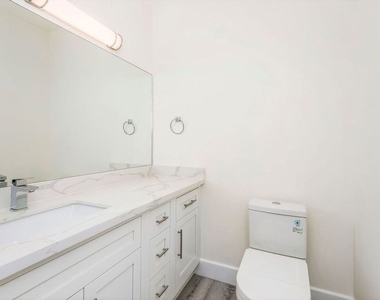 1237 S Holt Avenue - Photo Thumbnail 15